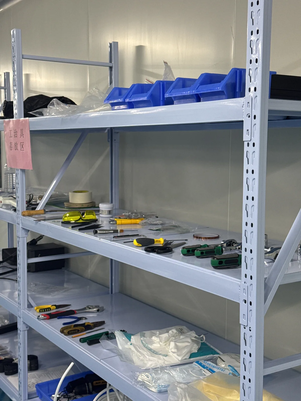 Storage racking holding component bins at the line side